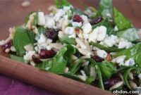 Σαλάτα Σπανάκι-Κριθαράκι με Κράνμπερι και Αμύγδαλα