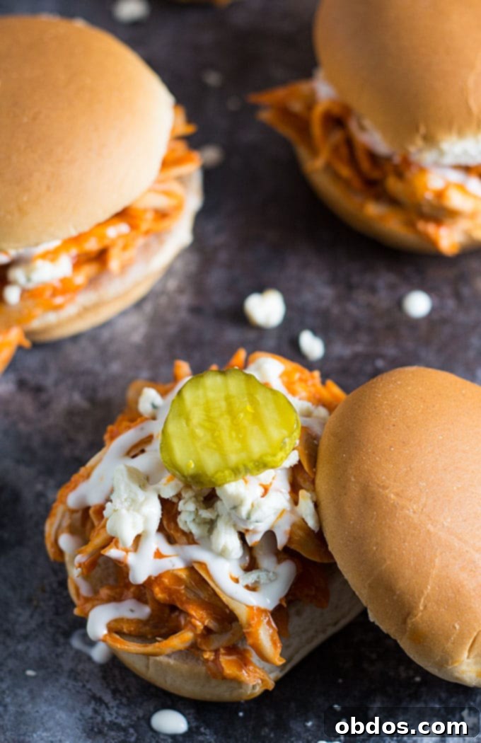 Σάντουιτς sliders με κοτόπουλο Buffalo. Υγιεινές συνταγές με κοτόπουλο φιλέτο.
