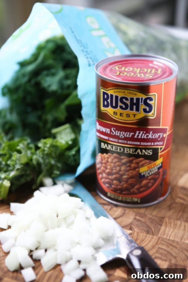 Κονσέρβα Bush's καστανής ζάχαρης και hickory ψητά φασόλια, ματσάκι λάχανο και ψιλοκομμένα λευκά κρεμμύδια σε ξύλο κοπής με μαχαίρι