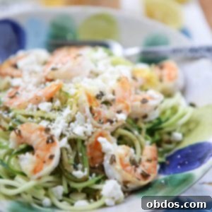 Υγιεινό και απλό, το Skinnytaste Zoodles με Γαρίδες και Φέτα ετοιμάζεται σε μόλις 15 λεπτά! Συνταγή χαμηλών υδατανθράκων και θερμίδων από το Skinnytaste Fast and Slow Cookbook, μέσω aggieskitchen.com