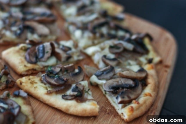Ψητές Portabella Μανιτάρια με Pesto Flatbreads | AggiesKitchen.com #grill #mushrooms #vegetarian #pizza #appetizer