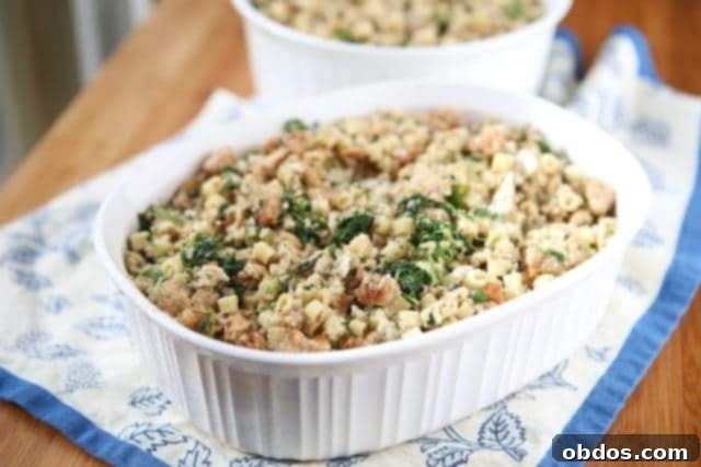 Πυρέξ Corningware με ιταλική γέμιση φτιαγμένη με ζυμαρικά, λουκάνικο και σπανάκι