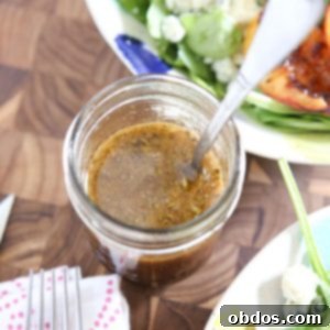 Φτιάξτε πανεύκολα τη δική σας σάλτσα σαλάτας στο σπίτι! Αυτή η συνταγή για Βινεγκρέτ Βαλσάμικου με Μέλι είναι η αγαπημένη μου όταν χρειάζομαι μια γρήγορη σάλτσα! Η φρέσκια γεύση της είναι αξεπέραστη.
